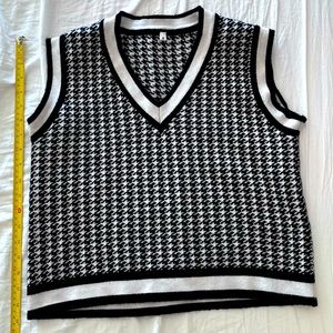 Cute short sleeveless sweater vest herringbone